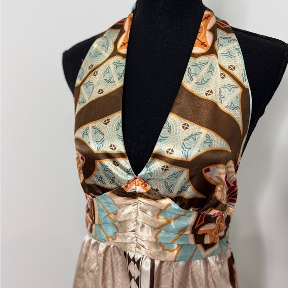 Ultra Pink Deep-V Open Back Halter Summer Dress (M) - Picture 4 of 8